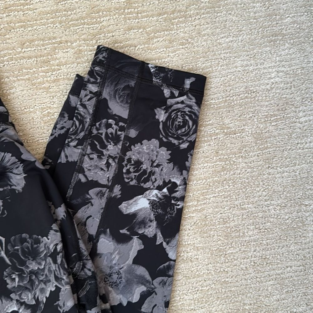 Soma Sport Black and Gray Floral Leggings, Size XL - Picture 6 of 9